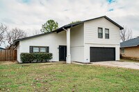 Building Photo - 1121 Via Del Rey