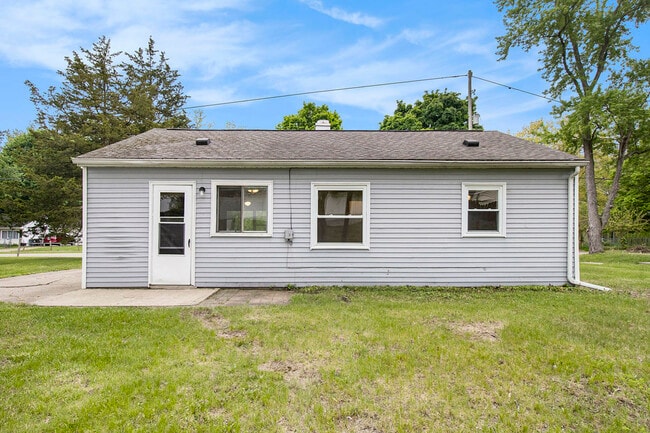 Building Photo - 801 Shumway Ave
