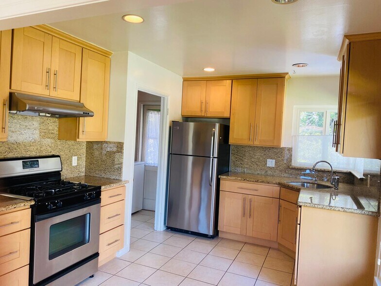 Kitchen - 3765 Mosswood Dr