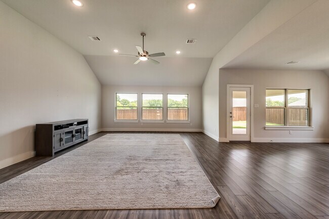 Building Photo - 243 Frio Dr