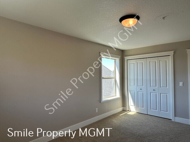 Building Photo - single house
