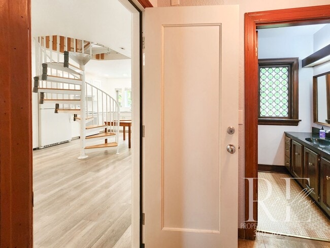 Building Photo - Waterfront Tudor | Private, Vintage Charm with Casita