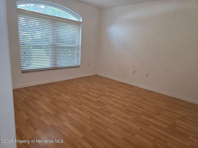 Building Photo - 542 Fairbanks Rd