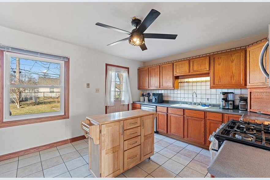 Building Photo - 508 Kenyon Ave