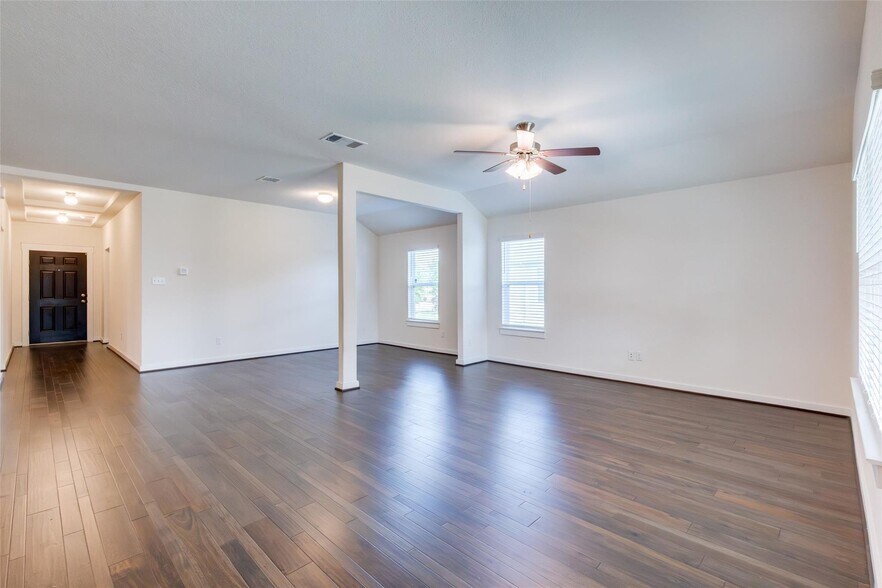 Building Photo - 741 Carol Dr