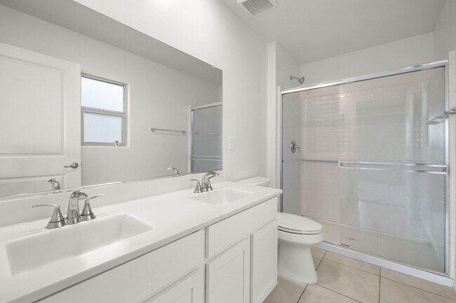 Building Photo - New home in Valencia Crossing!