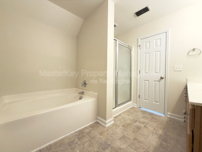 Building Photo - 2916 Hayward Ct