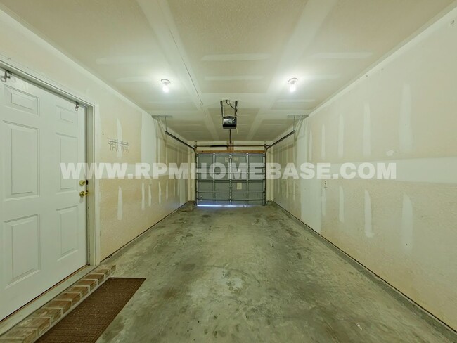 Building Photo - 338 Apple Dr