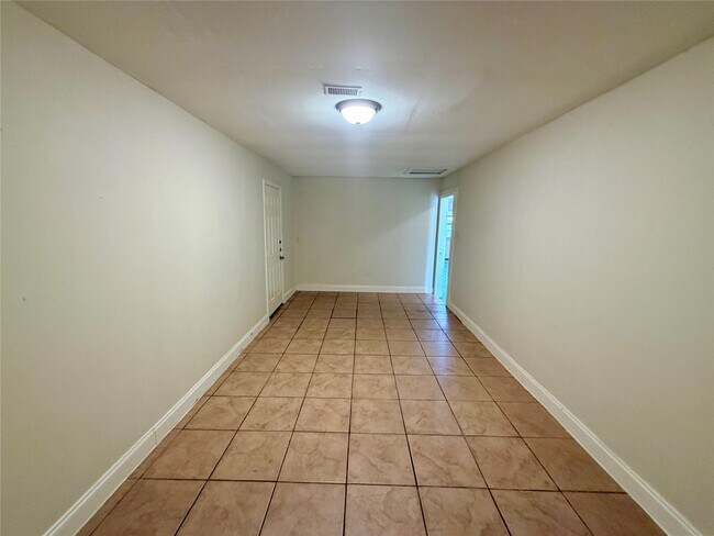 Building Photo - 15811 Nutcracker Ct