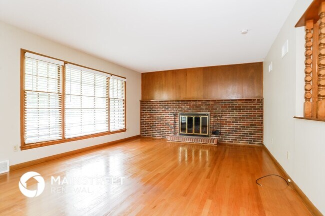 Building Photo - 2809 S Westport Rd