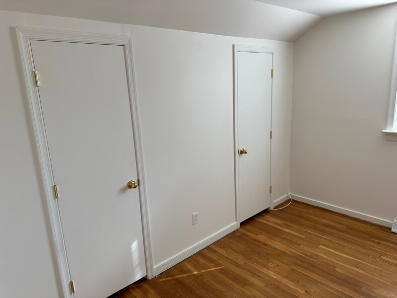Building Photo - 9201 Woodlake Dr