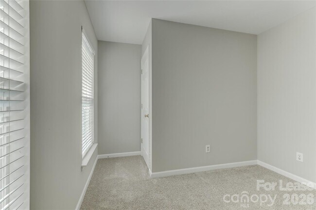 Building Photo - 524 Stillgreen Ln