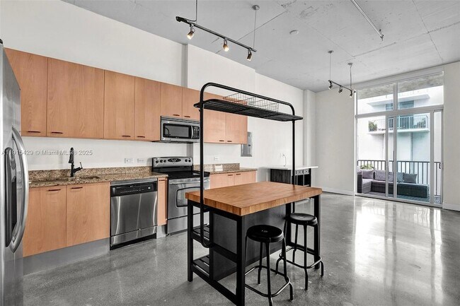 Building Photo - 2100 Van Buren St