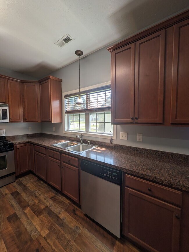 Building Photo - 305 Weatherford Dr