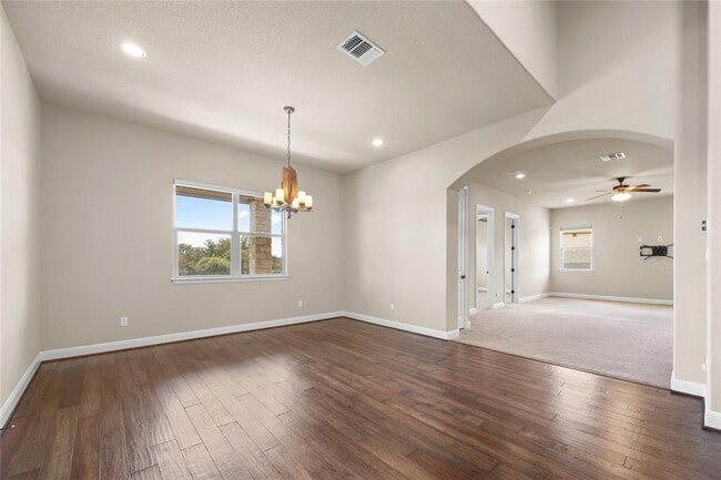 Building Photo - 900 Hawthorne Loop