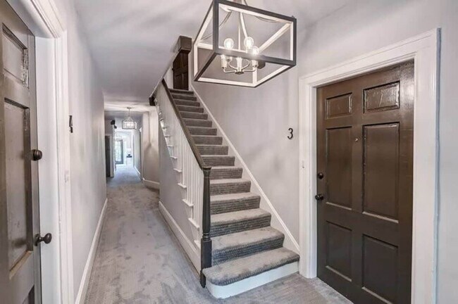 Building Photo - 518 Lamar Ave