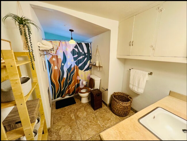 Building Photo - Coastal Charm in the Heart of Encinitas – 2 Bed, 1 Bath Avail 12/1