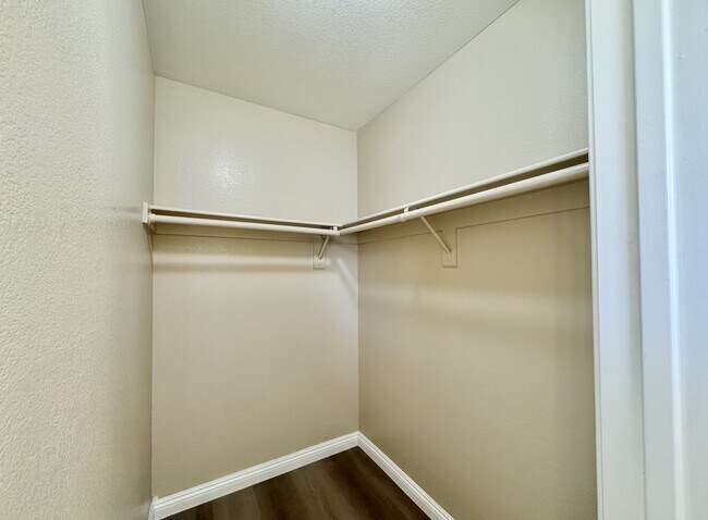 Building Photo - 1009 Torington Dr