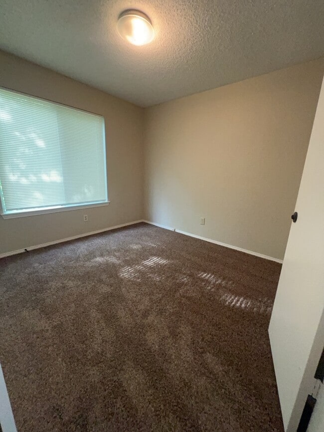 Building Photo - Ready to go in Duncanville 3-2-2 home