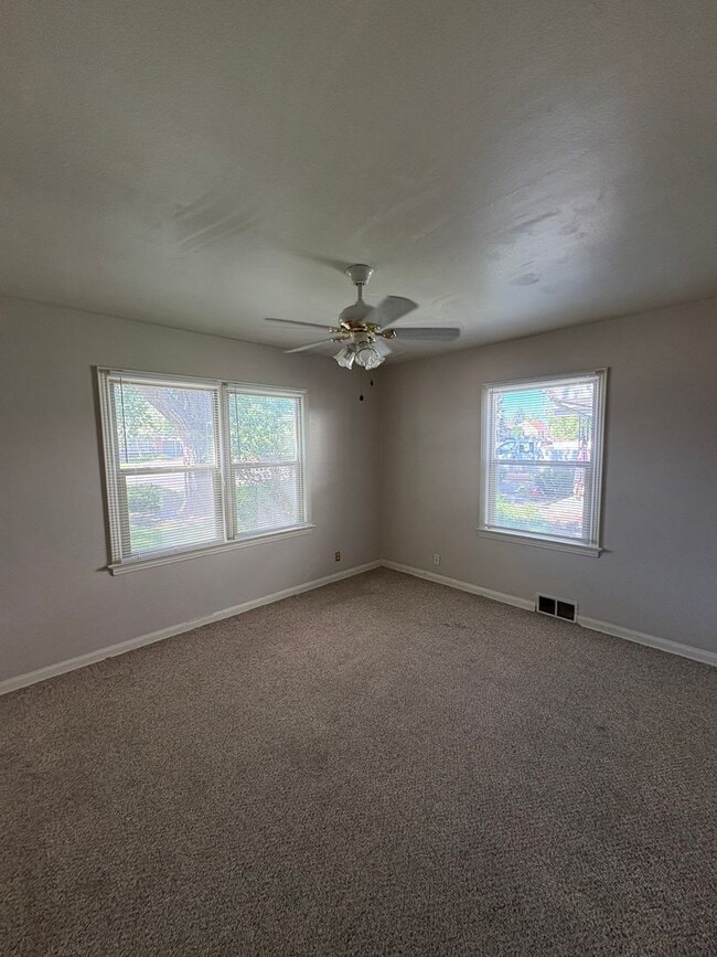 Building Photo - 3 Bed 2 Bath Cottage in Greeley