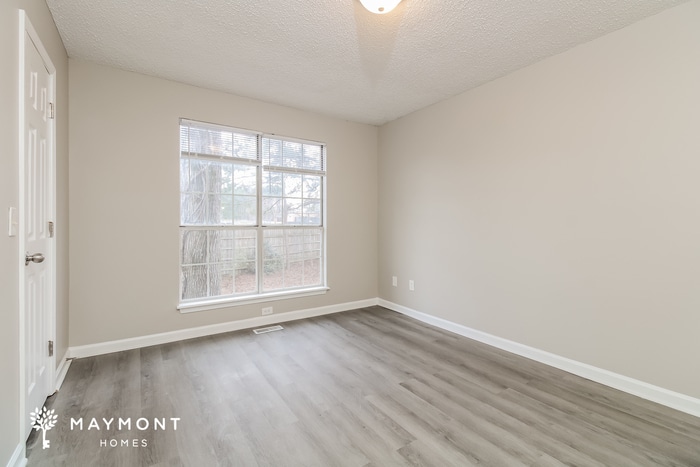 Building Photo - 208 Salusbury Ln