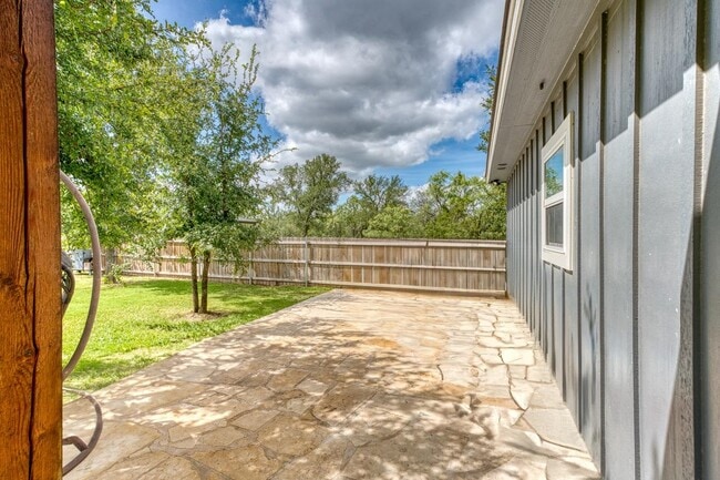Building Photo - 1304 Prairie Creek Dr