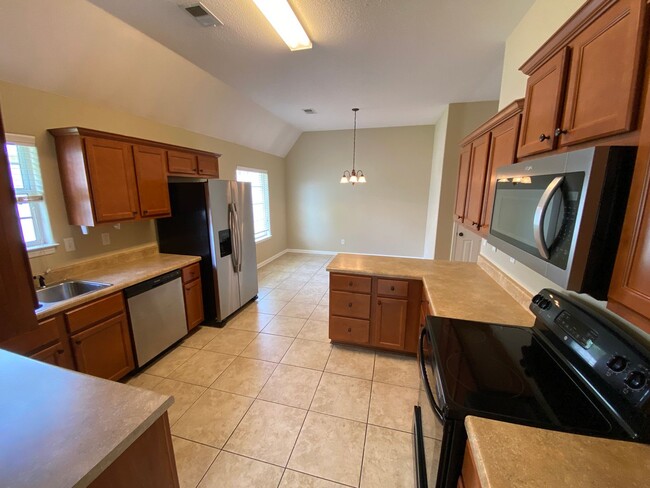 Building Photo - GORGEOUS 4 BEDROOM 3 BATHROOM CORDOVA RENT...