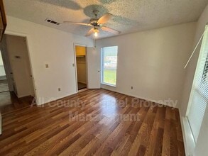 Building Photo - 249 Craddock Ave