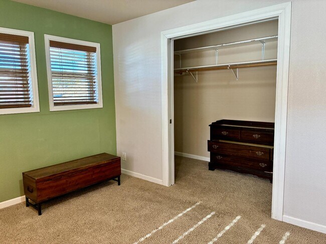 Building Photo - 1009 Forrest Dr