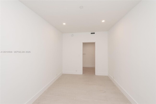 Building Photo - 151 Crandon Blvd
