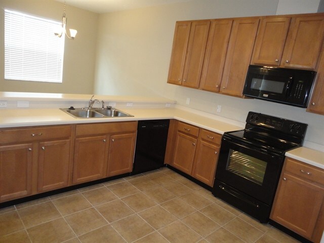 Building Photo - 8840 Royal Enclave Boulevard