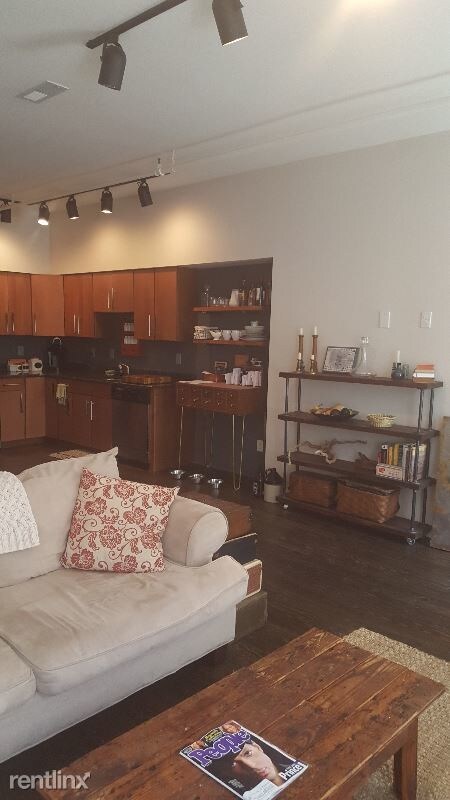 Building Photo - 216 S 16th St