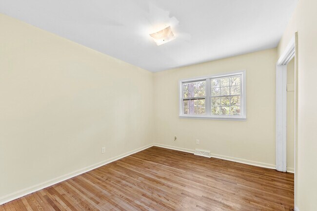 Building Photo - 3220 Wiseman Dr