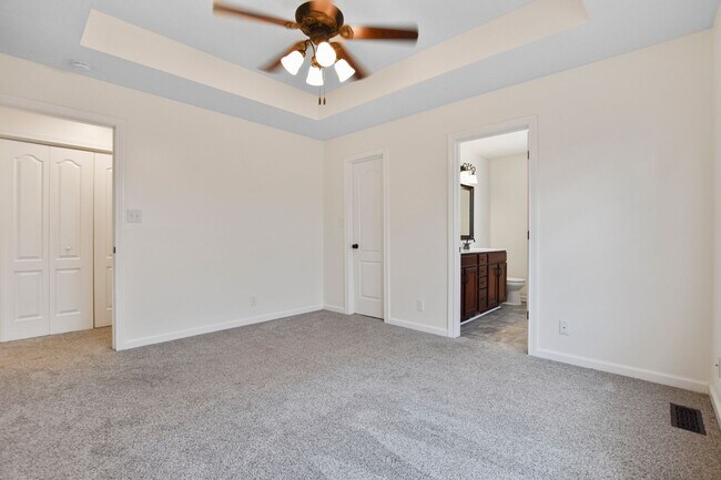 Building Photo - Pet Friendly Three Bedroom with Bonus!
