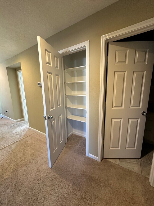 Building Photo - 2606 Riverhollow Ln