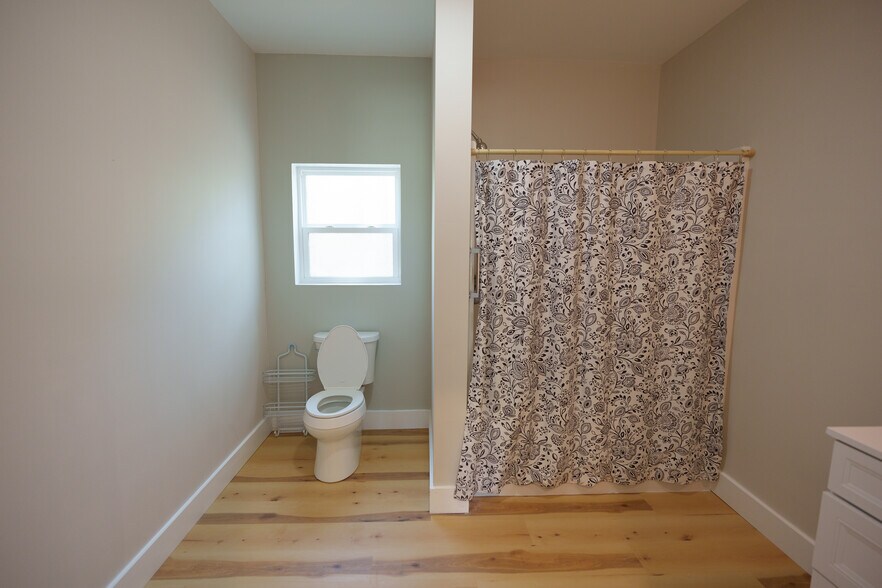 Building Photo - 60 Madison Dr