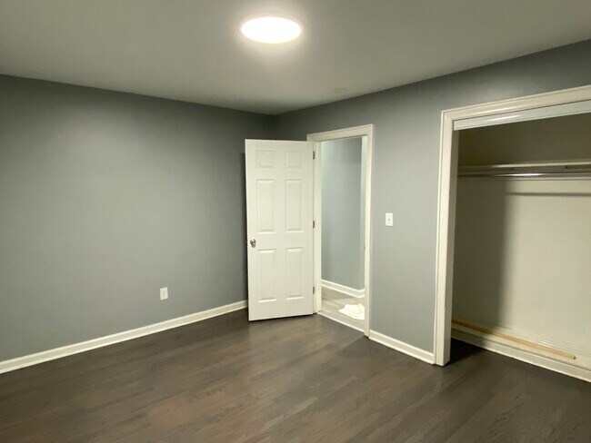 Building Photo - 306 Clifton Ave