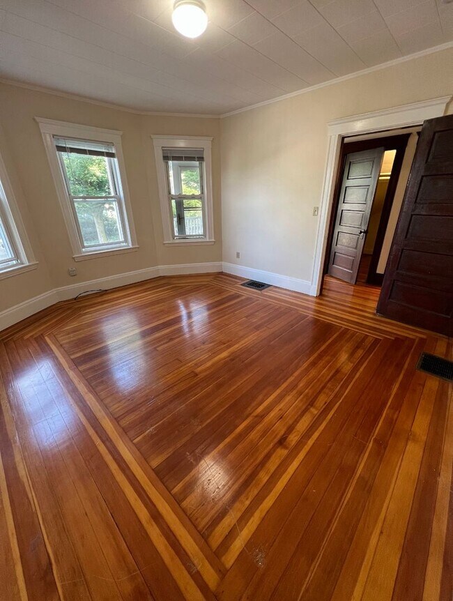 Building Photo - 37 Porter St