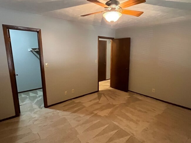 Building Photo - New listing!