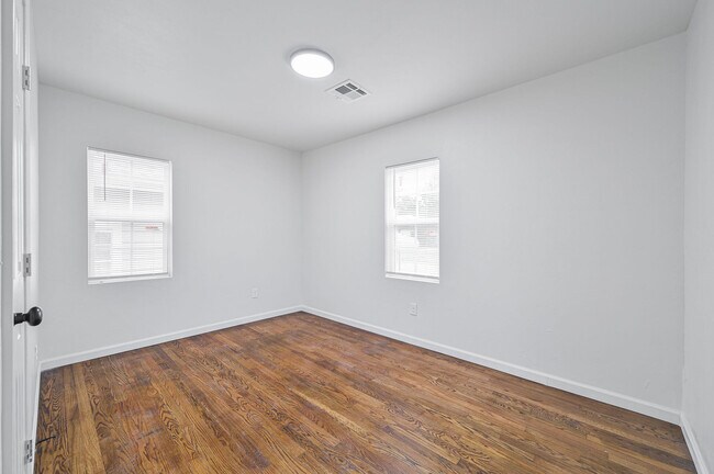 Building Photo - 2525 SW 46th St