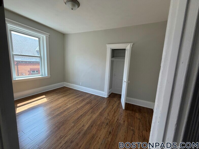 Building Photo - 38 Hemenway St