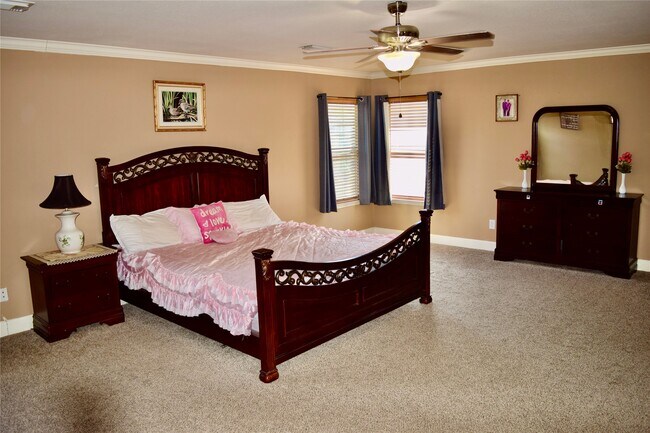 Building Photo - 16703 Summer Cypress Ct