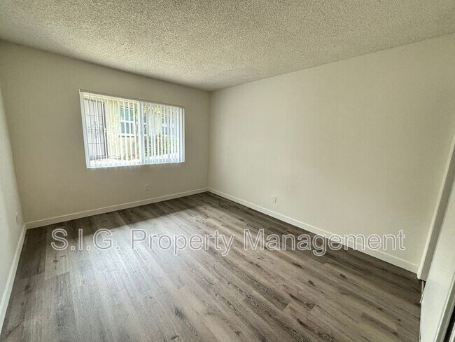Building Photo - 10560 Sherman Grove