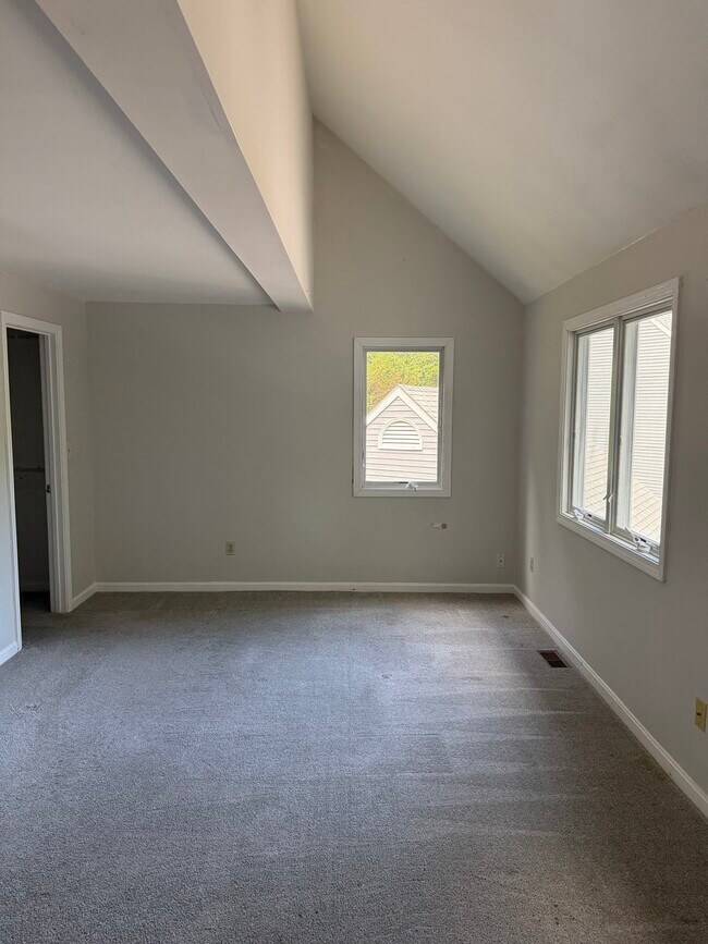 Building Photo - 4 Country Hollow Ln