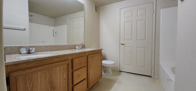 Building Photo - Fantastic 2Bed/2Bath Condo in Southwest Area