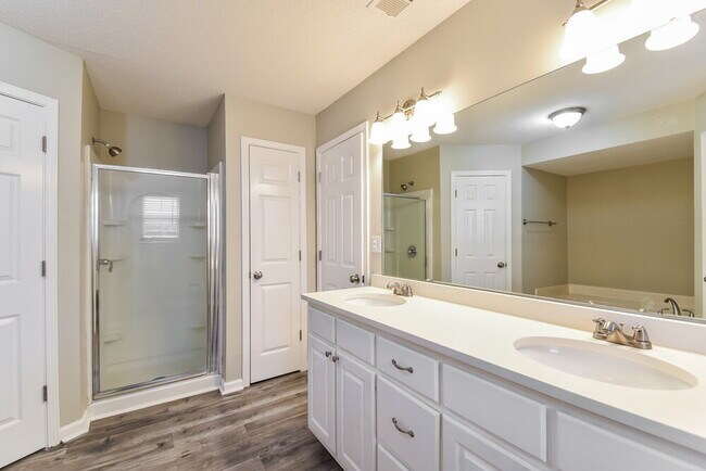 Building Photo - 5755 Kuykendall Dr