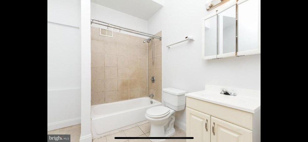 Building Photo - 1005 N Arlington Ave