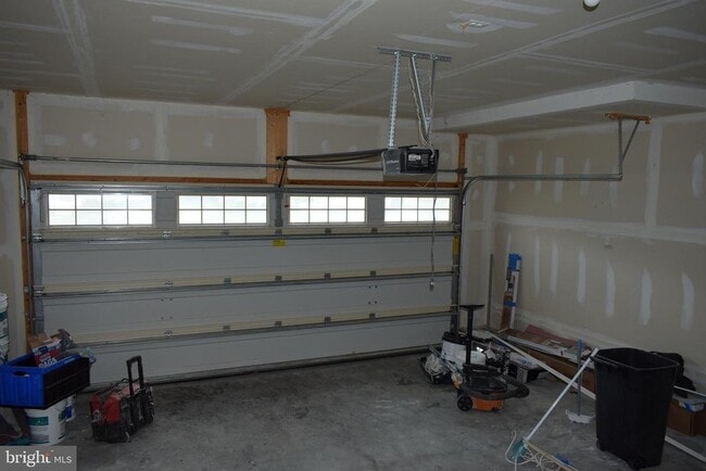 Building Photo - 120 Shiningfield Ct