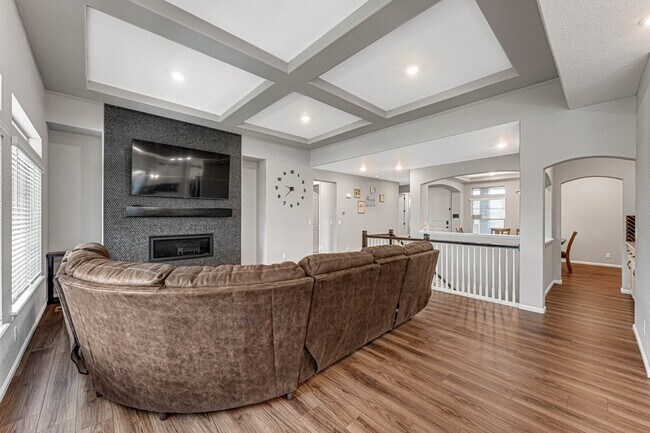 Building Photo - $4,795.00, 5 bed, 3.5 bath located in Denver.