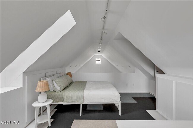 Building Photo - 18 Granite St